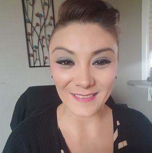 Meet your Posher, Crystal